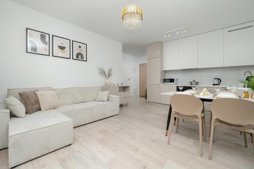Exceptional Apartments with Parking by Noclegi Renters - image 5