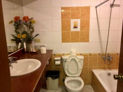 Deluxe Double or Twin Room with Balcony image 2