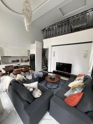 Luxury Pool Villa 5BR 12pax with Private Lift in Ekkamai, Bangkok (foto 11)