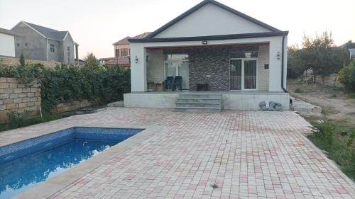 House with pool near Sea Breeze
