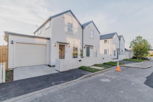 Garden View 2-Bedroom Getaway in Christchurch in Phillpstown
