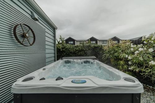 Holiday Home room in Peaceful City Cottage & Hot Tub