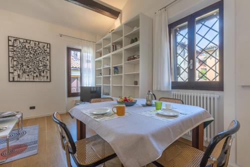 GuestHost - Dreaming Bologna Central Apartment, Болонья (фото 8)