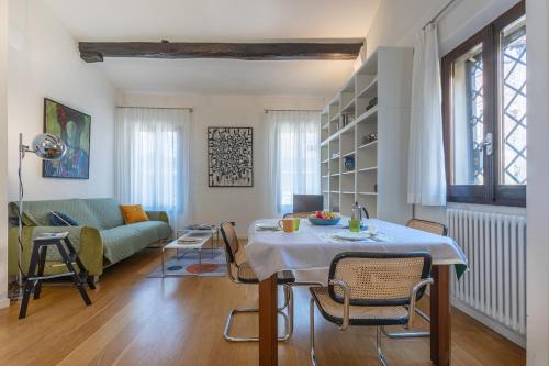 GuestHost - Dreaming Bologna Central Apartment, Болонья (фото 7)