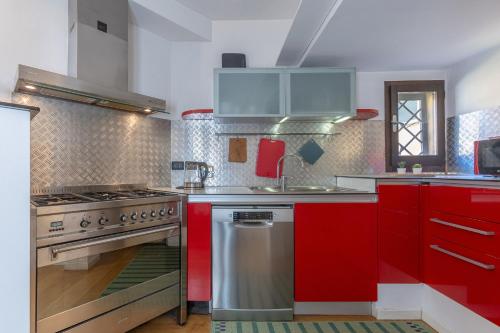 GuestHost - Dreaming Bologna Central Apartment, Болонья (фото 10)