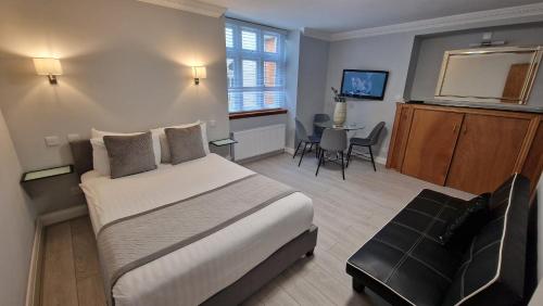 Aspen Serviced Apartments - image 9