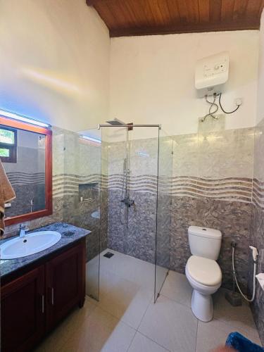Triple Room with Private Bathroom image 9