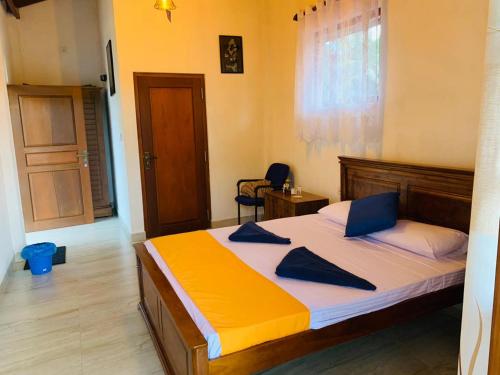 Deluxe Double Room with Balcony image 3