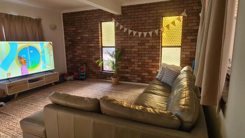 Big Holliday house with pool - Tap to explore photos