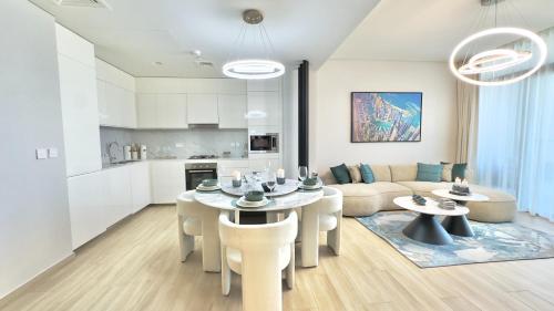 Luxury 2BR w Waterfront View & Smart Controls by Vibel, Dubai (photo 8)