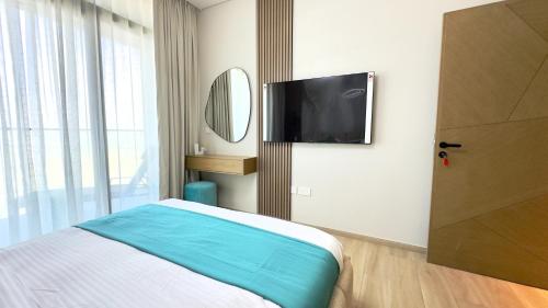 Luxury 2BR w Waterfront View & Smart Controls by Vibel, Dubai (photo 10)