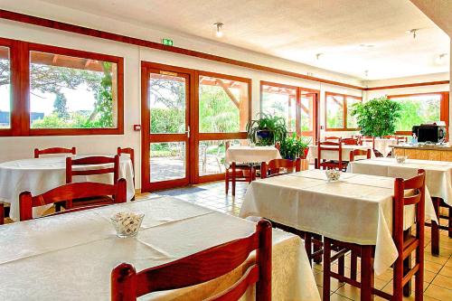 Brit Hotel Essentiel Pau - Lons - image 4