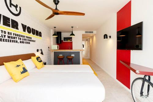 room detail thumbnail 2