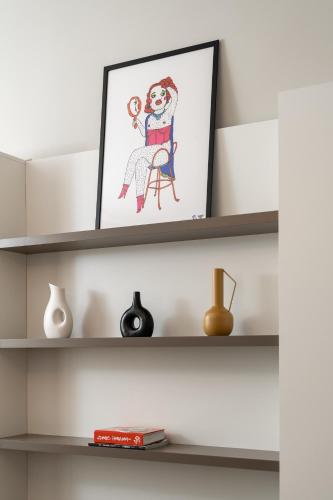 Top Centre Bright & Sunny Stylish Apt with 2BDR and 2BTH 4