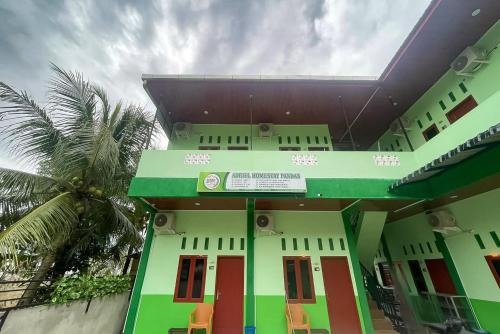Фасада на хотела, RedDoorz near Kantor Bupati Tapanuli Tengah Aek Tolang in Aek Tolang