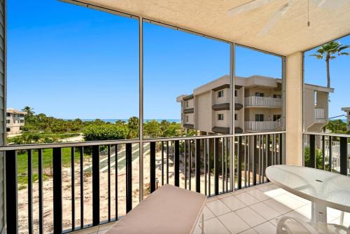 Shell Island Beach Club #7B - image 2