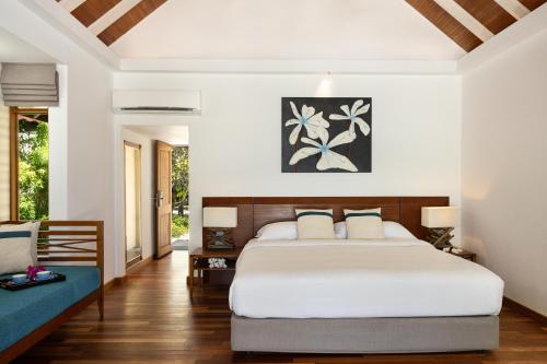 Deluxe Bungalow image 2