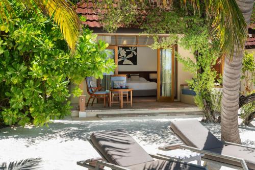 Deluxe Bungalow  - Beach Front image 6