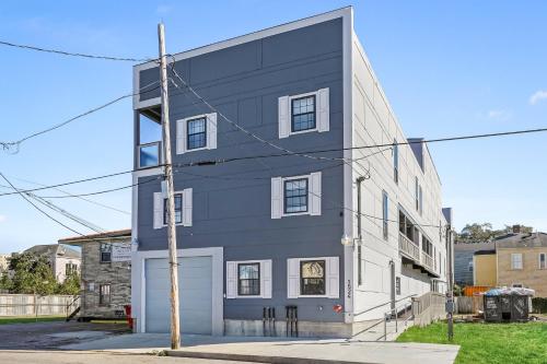 Hosteeva Stunning 4BR Condo Near French Quarter - image 6