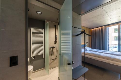 1 queen bed