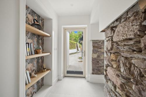 ทางเข้า, Herons Nest in ยอล