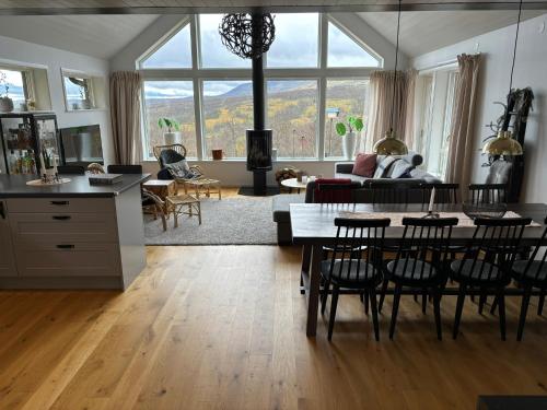 Stuga i Bruksvallarna med avresestäd (Stuga i Bruksvallarna med avresestad Skoterled samt skidled i narhet vintertid Vandringsleder sommar) in Bruksvallarna