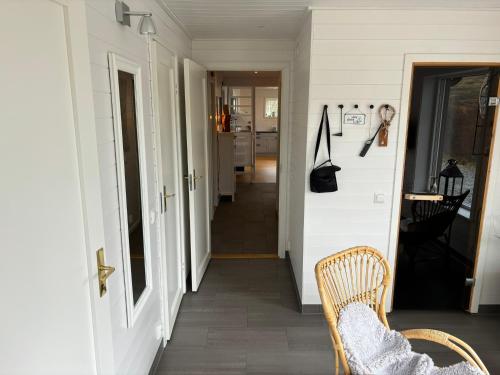 Stuga i Bruksvallarna med avresestäd (Stuga i Bruksvallarna med avresestad Skoterled samt skidled i narhet vintertid Vandringsleder sommar) in Bruksvallarna