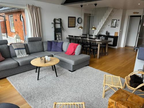 Stuga i Bruksvallarna med avresestäd (Stuga i Bruksvallarna med avresestad Skoterled samt skidled i narhet vintertid Vandringsleder sommar) in Bruksvallarna