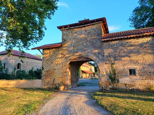 Dārzs, Chateau in sw France - Comfortable 6 Bedroom House in Thermes-Magnoac