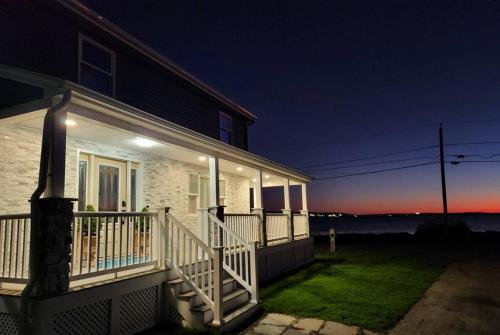 Beachfront NEW Pool HotTub Sauna and Panoramic view in Somerset