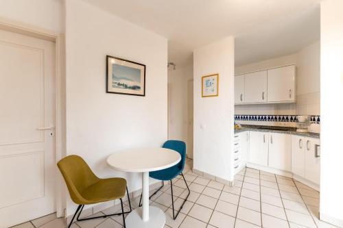 R2 Maryvent Beach Apartments