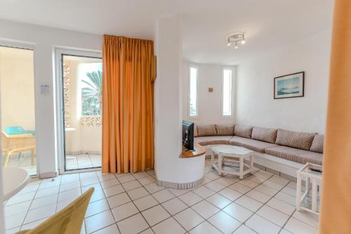 R2 Maryvent Beach Apartments - image 9