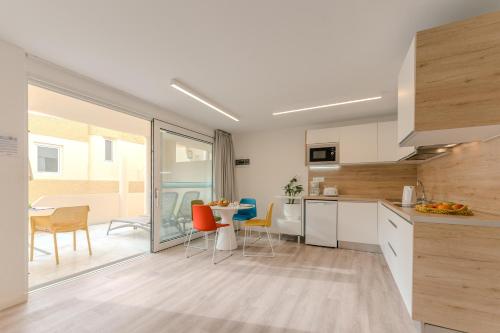 R2 Maryvent Beach Apartments - image 8