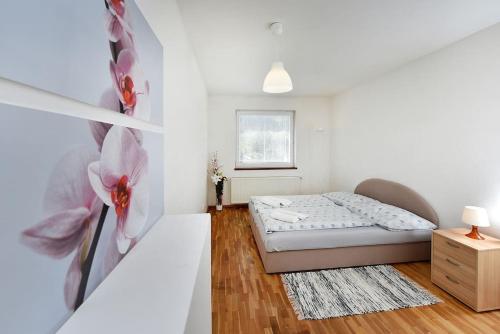 Priestranný svetlý apartmán - image 5