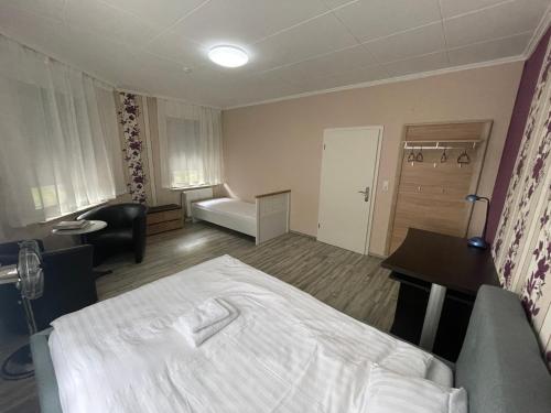 Bequemes Zimmer in moderner Unterkunft My Pension Duisburg in Duisburg