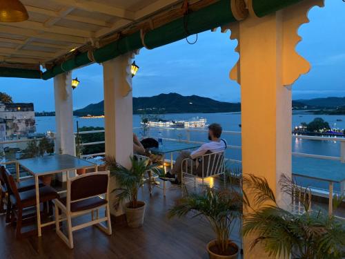 Peacock Guest House - Lake View Hotel In Udaipur, Udaipur