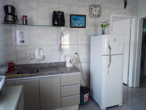 ห้องครัว, Pousada Decarli Executiva Aeroporto Florianópolis (Pousada Decarli Executiva Aeroporto Florianopolis) near สนามบินนานาชาติเอร์ซิลิโอ ลูซ