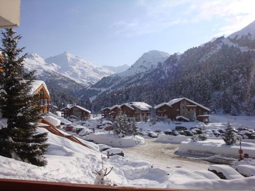Appartement lumineux avec balcon a Meribel, proche pistes et commerces - FR-1-355-128 in Meribel