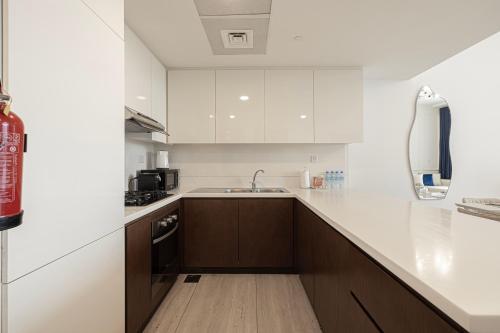 SmartStay at Zaya Hameni - Modern Luxury Apartments - Unique in JVC - image 11