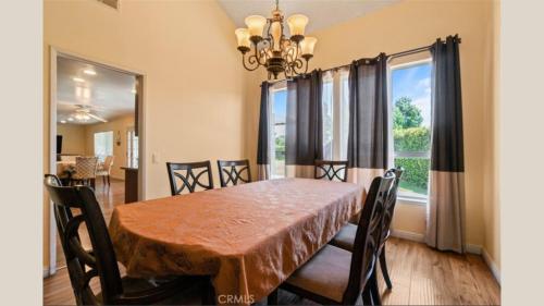 Valley Gem, luxurious 5 bedroom 3 bath, sleeps 12 in Los Angeles, USA
