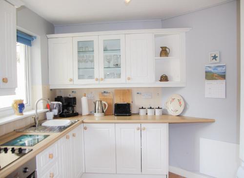 Konyha, Dunmore Villas Holiday Home No 1 by Trident Holiday Homes in Dunmore East