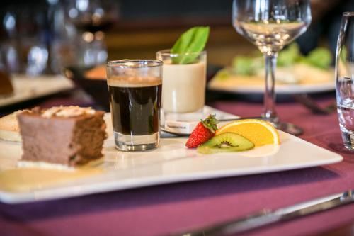 Brit Hotel Rennes Le Castel - image 5