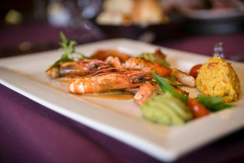 Brit Hotel Rennes Le Castel - image 12