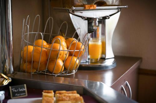 Brit Hotel Rennes Le Castel - image 14