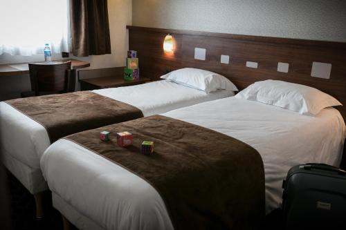 2 twin beds