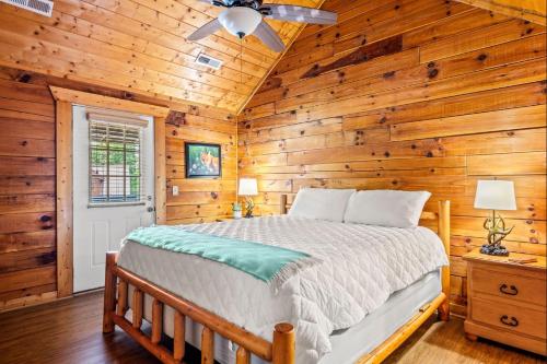 Misty Mountain Game Room and Hot Tub in Pigeon Forge, USA