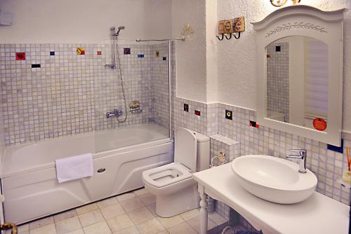 Aeneas Hotel - image 10