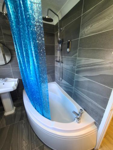 Roomz-gatwick-london-airport Parking-travel Service - East Sussex