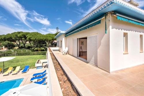 A charming cosy atmosphere greets you at this impressive villa located in... - image 4