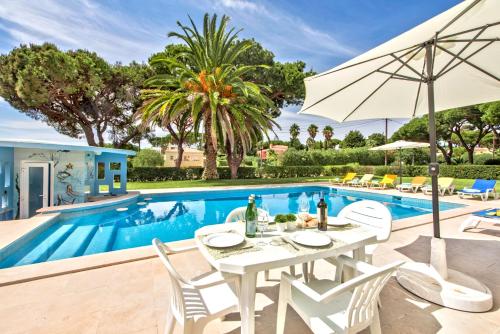 A charming cosy atmosphere greets you at this impressive villa located in... - image 5